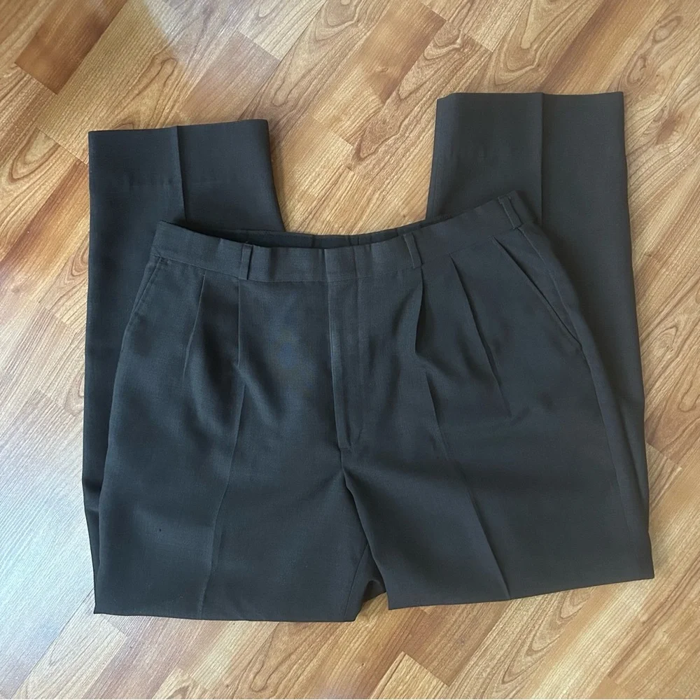 4/$15 Thomson brown pleated dress pants